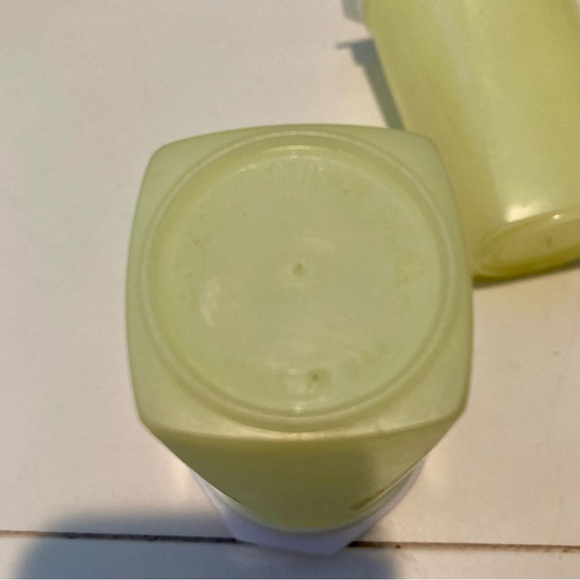 Vintage Eagle Super Seal Salt & Pepper Shakers - Picture 5 of 6